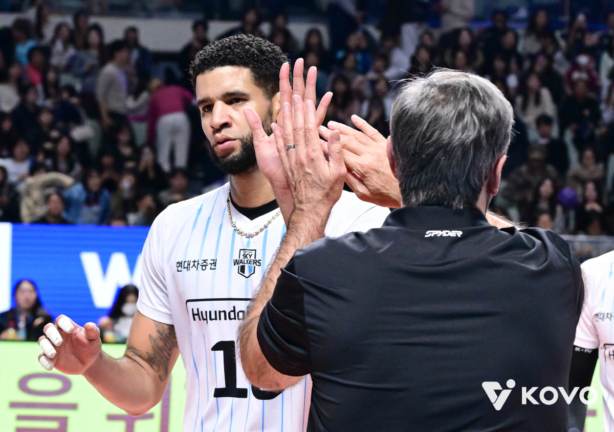 "최선 다할테니 도와줘"…3연패 끝! 역대 최초 6000득점은 그렇게 탄…