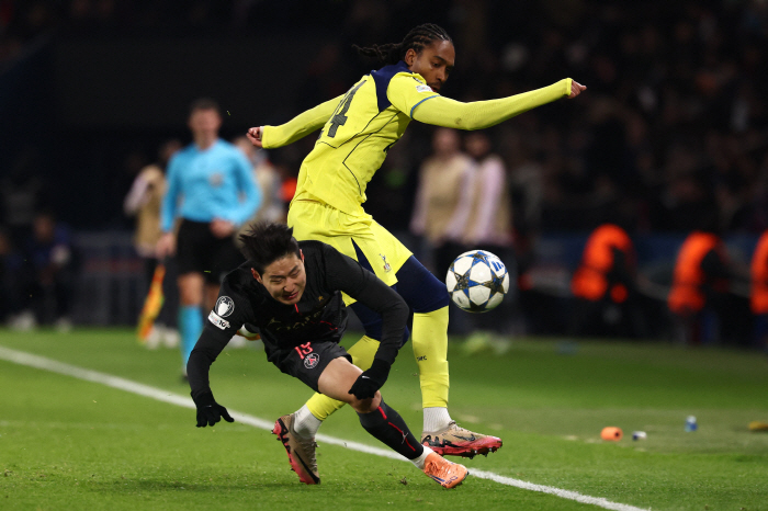 이강인 초대박! 경쟁자 '평점 3점' 주전 탈락 유력→"전혀 위협적이지 못했다"…교체 투입 후 완벽한 코너킥과 중거리 슈팅 선봬