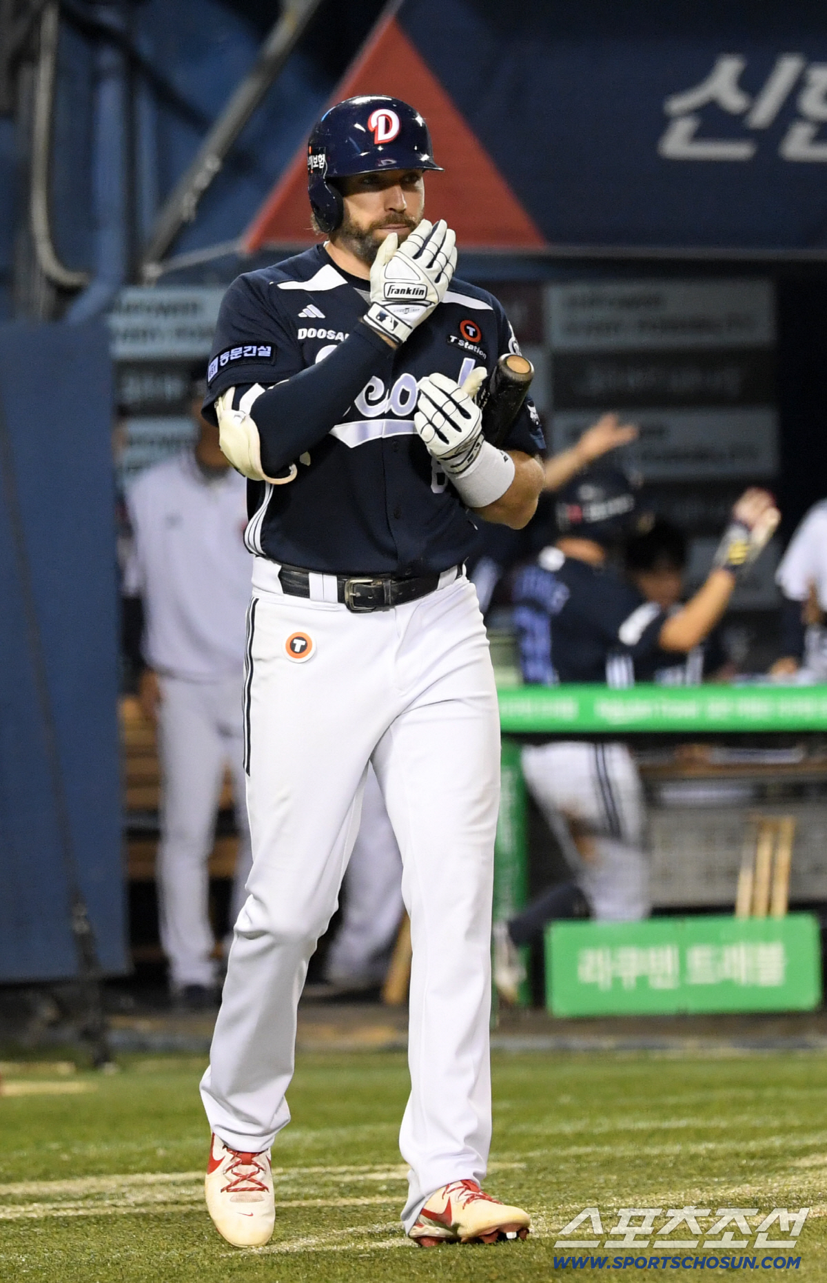 그 나이스하던 '차기 주장'은, 왜 두산에 폭탄을 던졌나...풀기 힘든 …