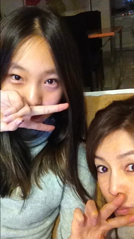 '62세' 황신혜, '26세' 모델 딸에 밀리지 않은 '몸매+미모'...…