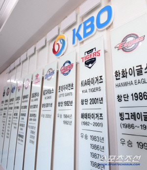 뒤에서 비난하고, 돈은 펑펑 준다...'괴물' 에이전트 독과점 만든 건, 사장-단장님들입니다