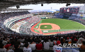 핵폭탄 터뜨리고 떠난 잠실 홈런왕, 정말 인천행 가능성 있나[SC핫이슈]