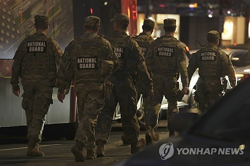 美검찰 "백악관 인근 총격범, 차 몰고 대륙 횡단해 권총 범행"