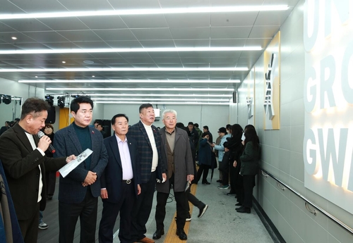 오래된 지하보도의 변신…문화보행공간 '언더그라운드 관악'