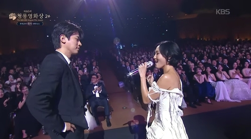 영화보다 더 영화 같은 장면…청룡서 빛난 화사·박정민에 호응