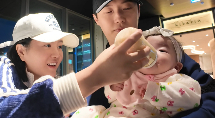 "내 생애 이런 날이 오네"...'73세' 이용식, 7개월 손녀 첫 식사…