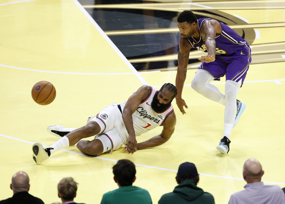 NBA 빅5 전성시대. 재앙이라 불리는 팀 LA 클리퍼스 23위 추락. …