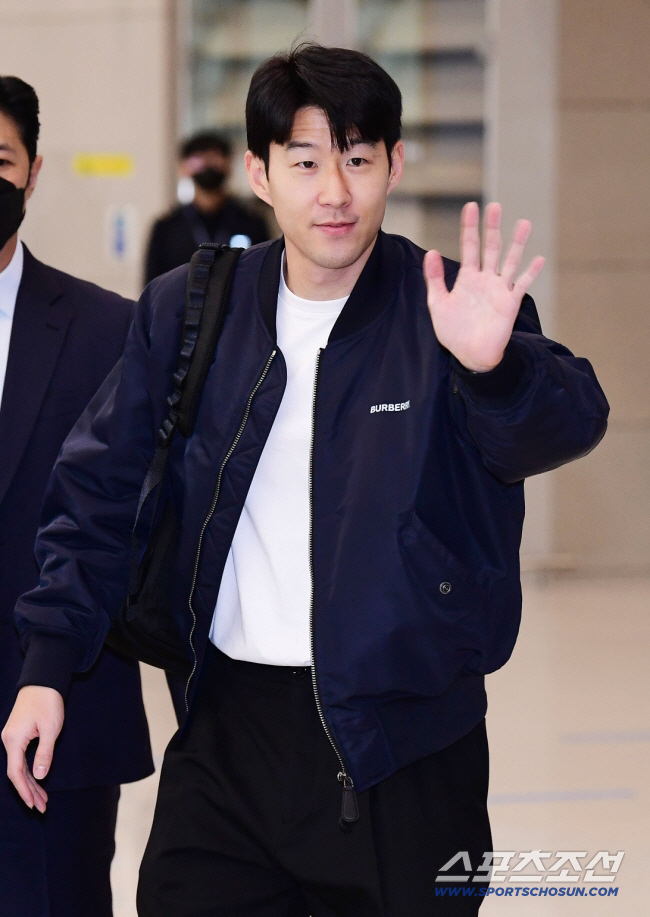 "유럽 복귀 없다" 손흥민 귀국, 11년 만의 축구 없는 '크리스마스 휴…