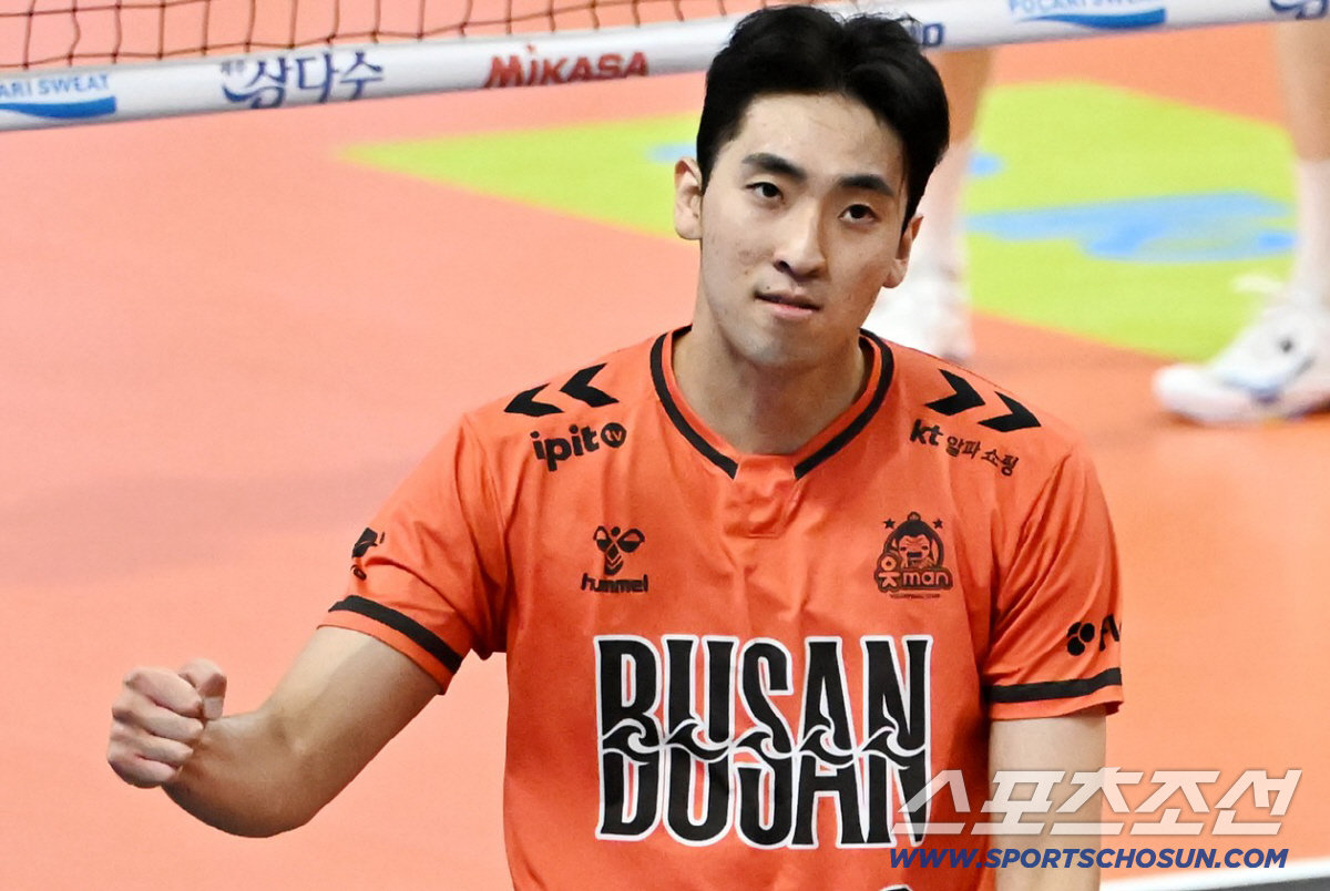 외국인보다 더 잘때리는 201cm 장신 히터의 성장기 "믿음이 사람을 참…