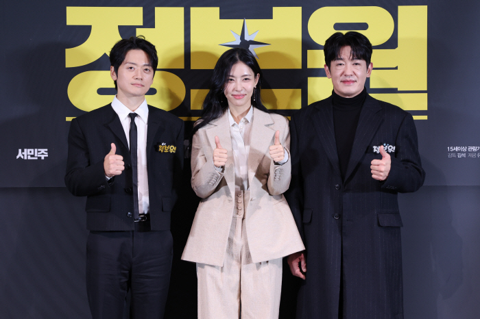 [공식] "연말 극장가 장악 예고"…허성태→조복래 '정보원', 韓영화·동시기 개봉작 예매율 1위