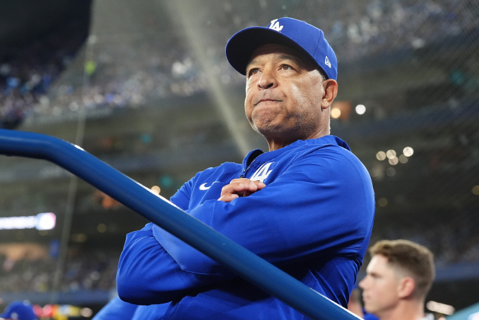 '말 잘했어요, 로버츠 감독님' 한국 야구대표팀 뜻밖의 호재? 로버츠 LAD 감독, 오타니 WBC 투타겸업 반대의사 표시