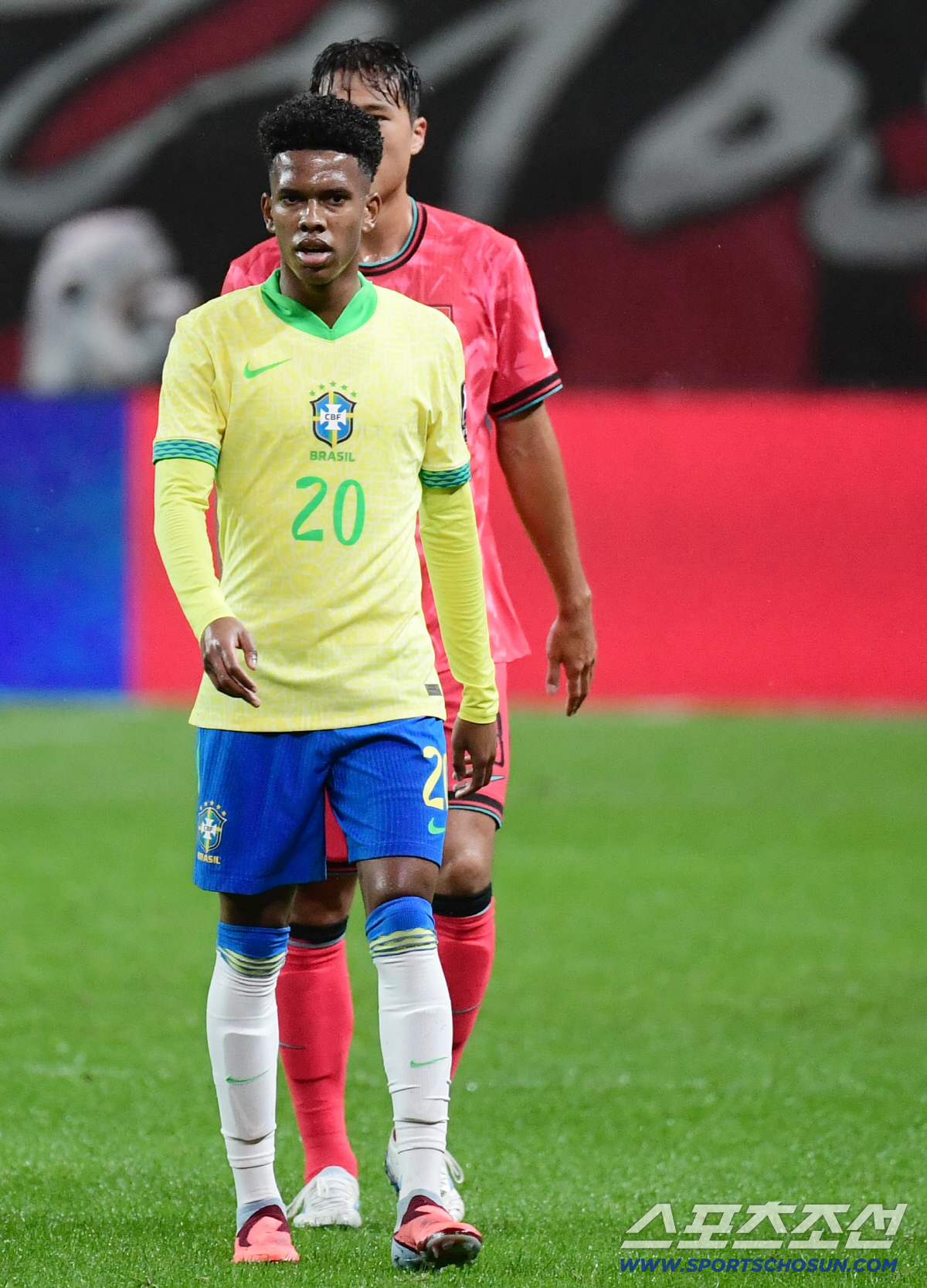 '홍명보호 멀티골 저격' 18살 신성 이스테방, 물건은 물건→야말 이어 …