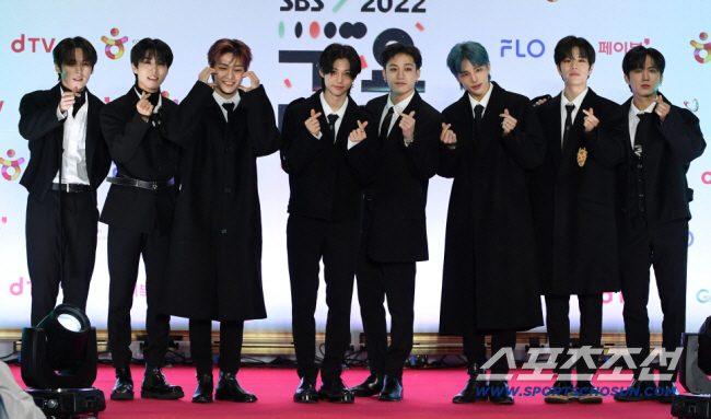 스트레이 키즈, 홍콩 화재 참사에 100만 홍콩달러 기부 "유가족 일상 …