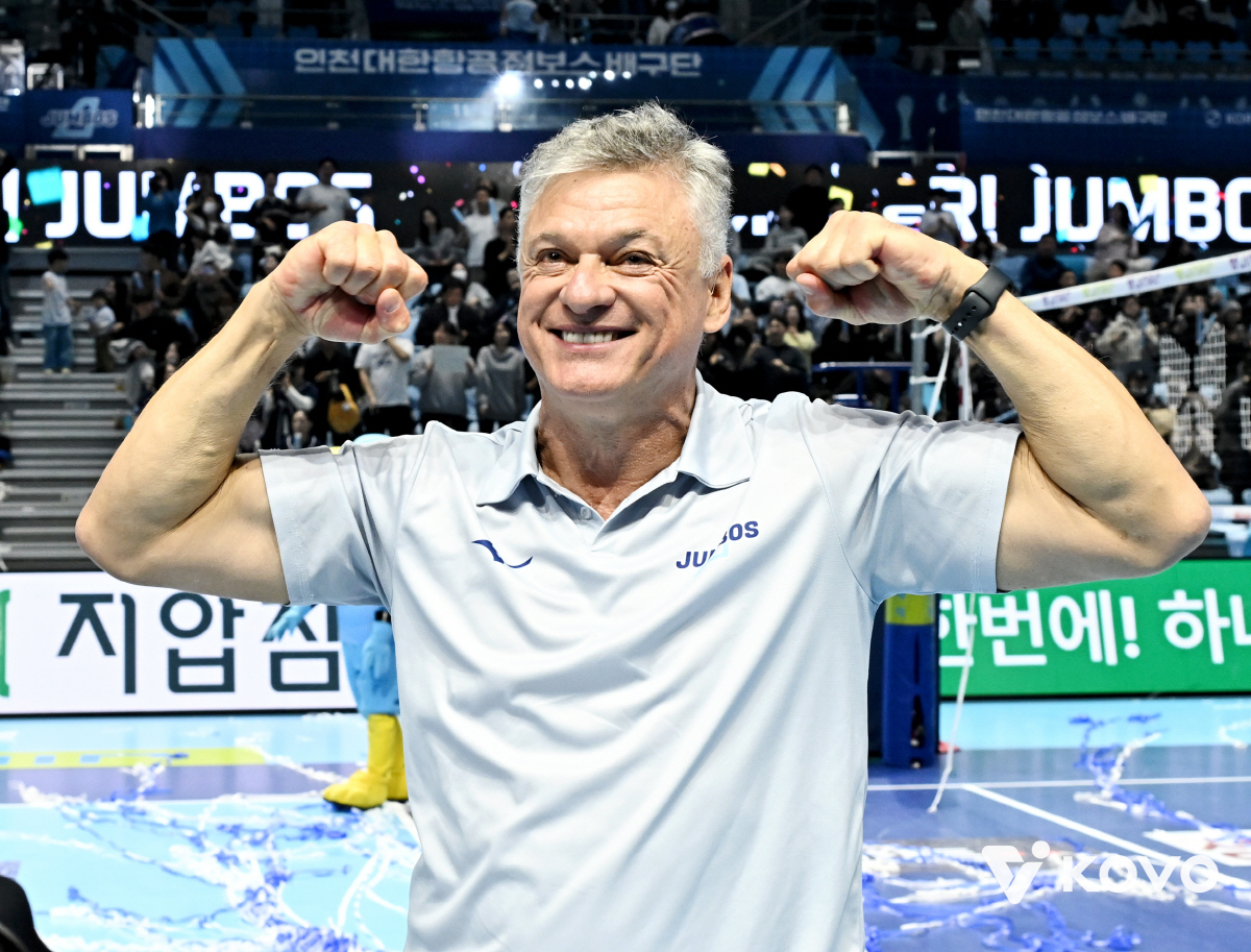 '허리통증' 2m1 거포 이탈 → 복귀 시기는? "대표팀에서 얻은 부상인…