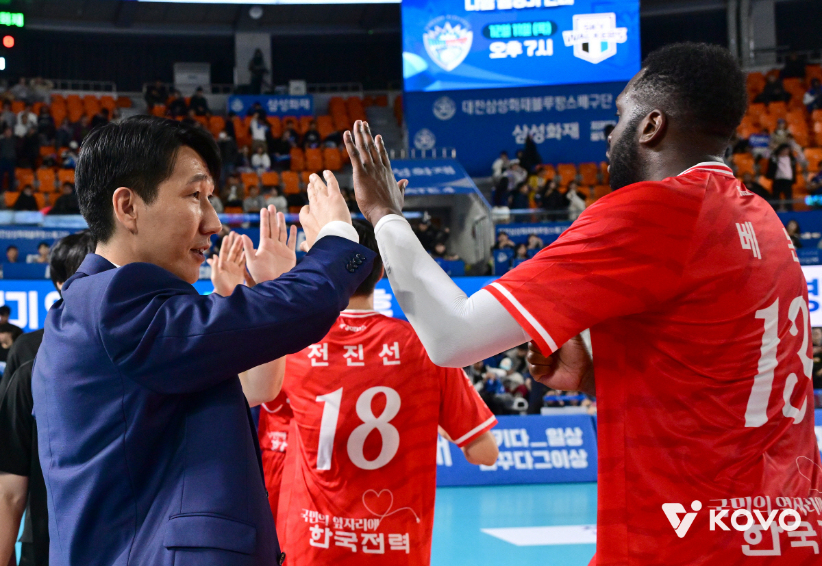 '허리통증' 2m1 거포 이탈 → 복귀 시기는? "대표팀에서 얻은 부상인…