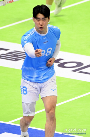 3세트 11점차 완승이라니! 27세 임재영 인생경기, 브라질 명장 신의한수 → 대한항공 '8연승'…한국전력 셧아웃 압도 [수원리뷰]