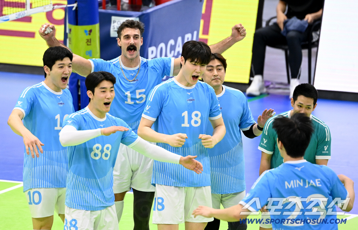 [포토] 환호하는 대한항공, 3대0 승리다!