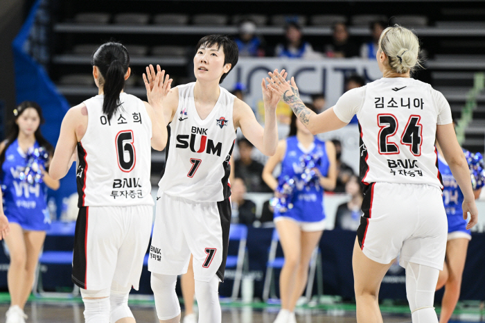 부산 BNK, 우리은행 누르고 2승1패. 박혜진 김소니아 이소희 후반 폭발