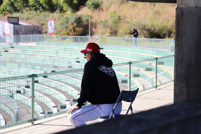 '감독 재계약의 비밀' 대체 어떻게 1,2군 감독이 한 캠프에 공존했나