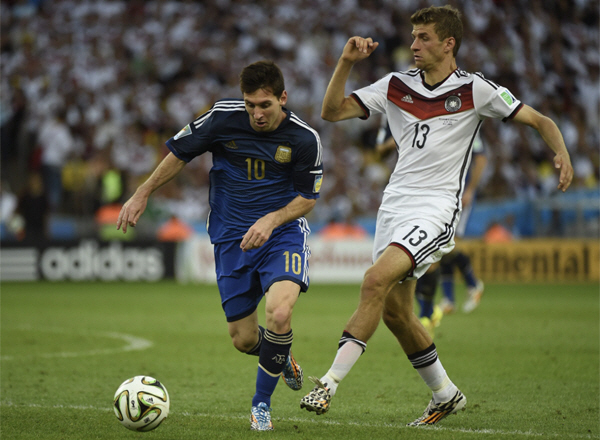 "손흥민 9-1로 이겼잖아" 도발했던 뮐러, 천하의 메시도 건드렸다, "…