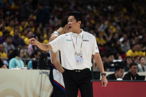 '원정 중국전 쾌승에도…' 이현중 