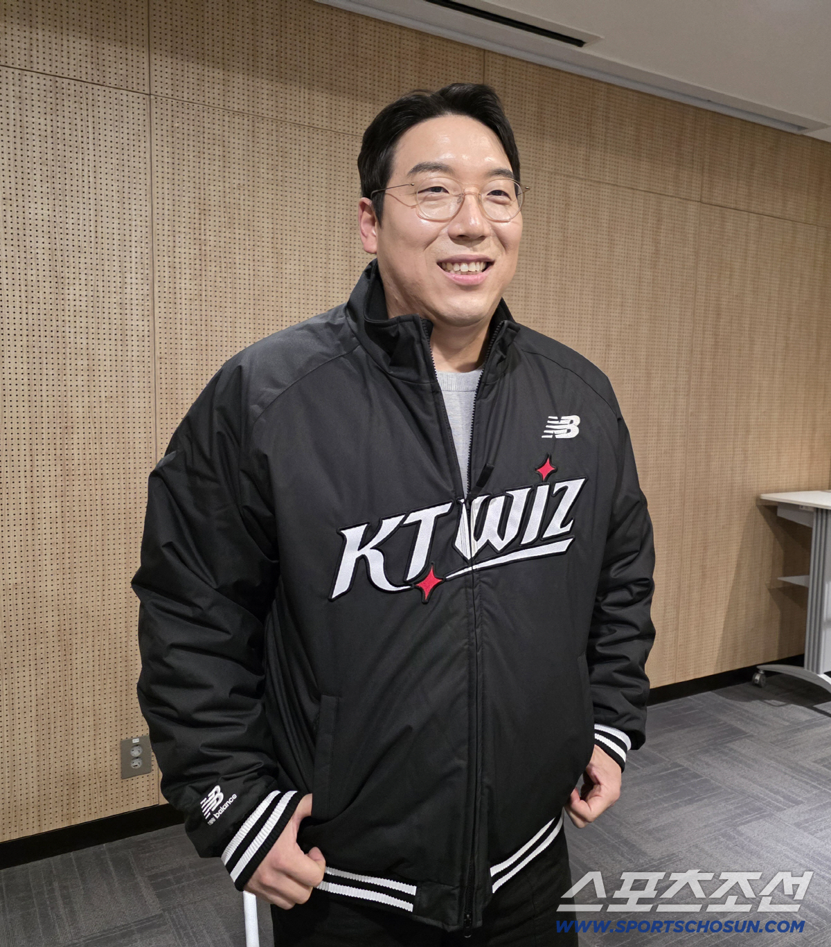 KT 점퍼 입었다, 김현수 FA 드라마 종영..."시간 오래 걸린 이유,…