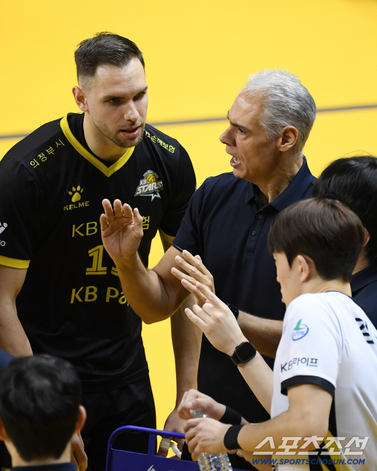 [포토] 레오나르도 카르발류 감독, 비예나 집중 지도