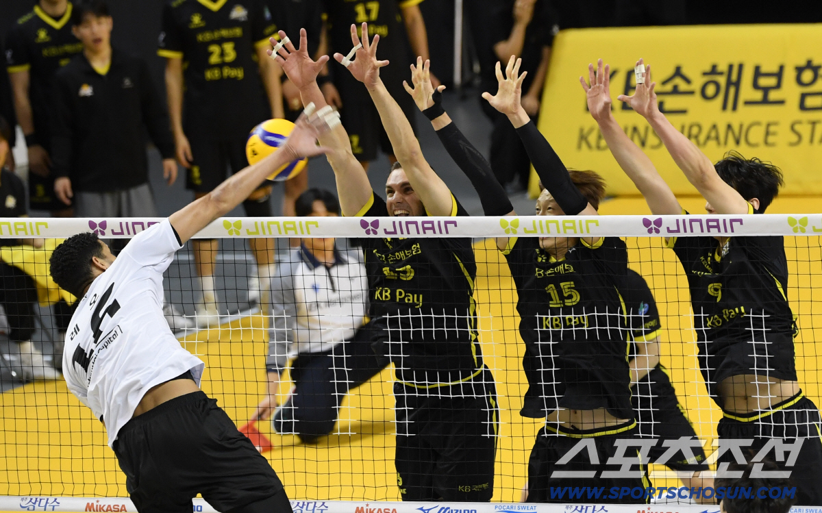 [포토] 레오, 3인 블로커 무력화