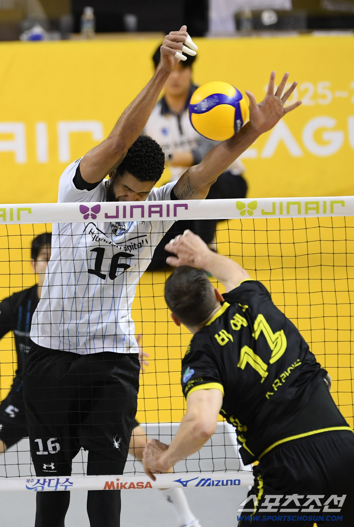 [포토] 레오-비예나, 정면 승부