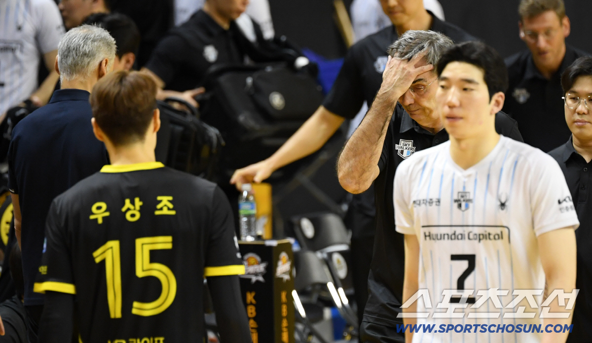 [포토] 벼랑 끝에 몰린 필립 블랑 감독