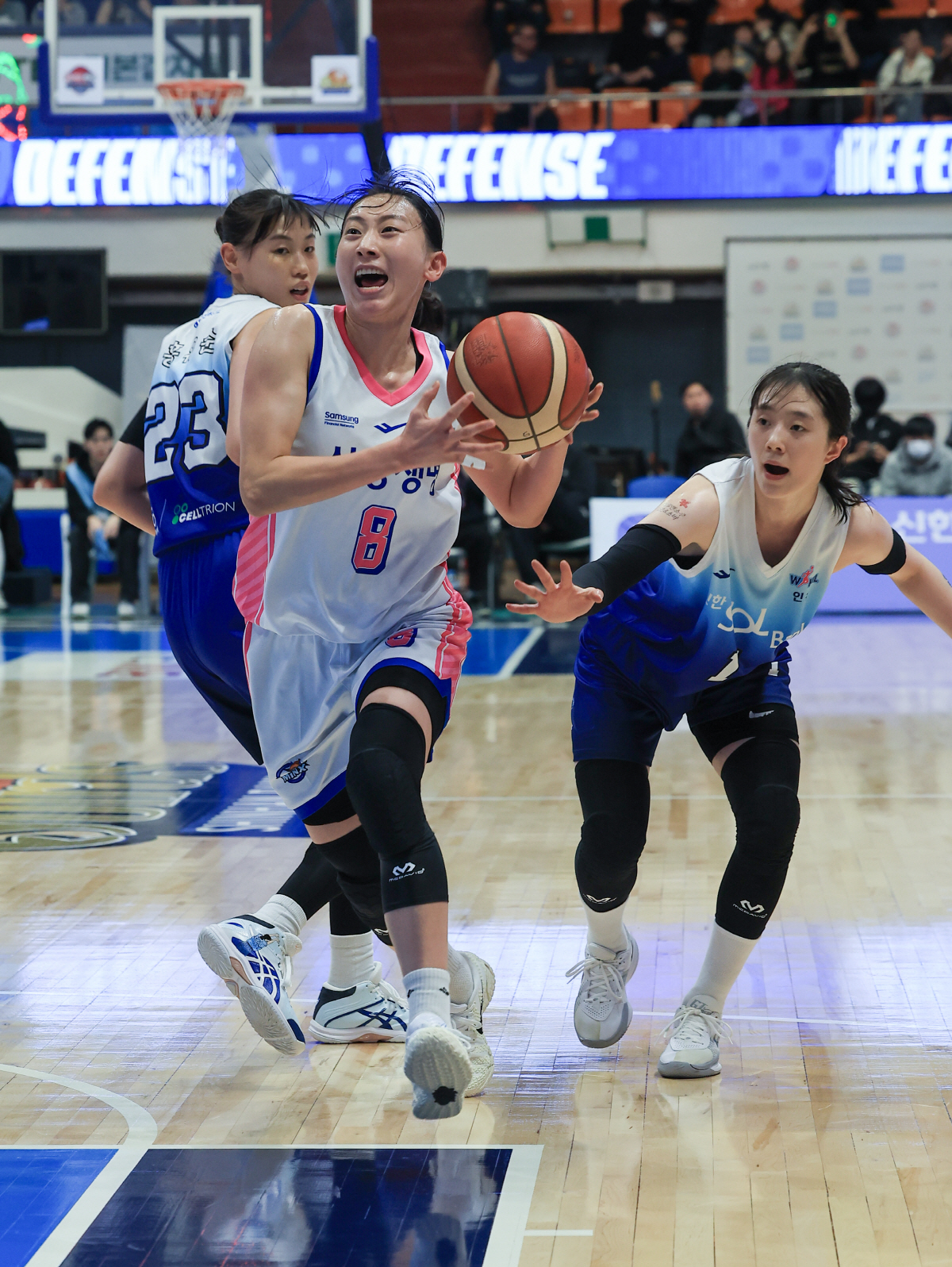 삼성생명, 신한은행 3연패 몰아넣고 50% 승률…초반 리드 빼앗기지 않으…