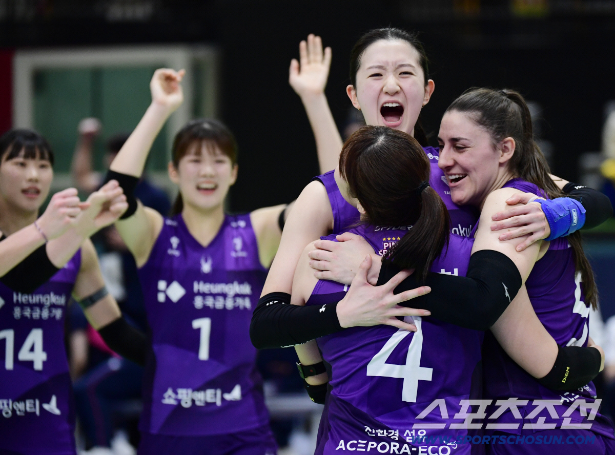 결과는 '셧아웃'이었는데, 내용은 '혈전'이었다…흥국생명, 현대건설 잡고…