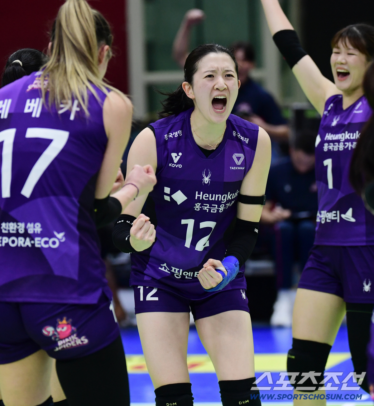 결과는 '셧아웃'이었는데, 내용은 '혈전'이었다…흥국생명, 현대건설 잡고…