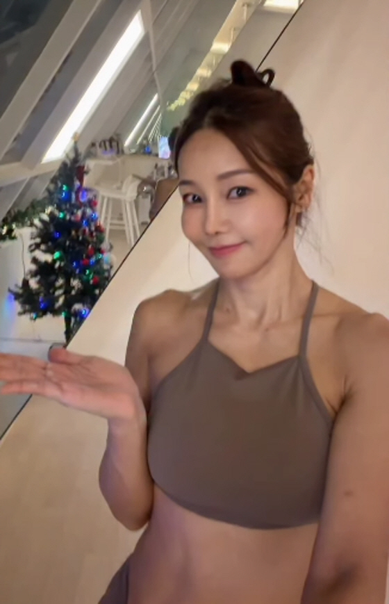 '53세' 미나, 동안 비결 시술 아니었다..."홈케어 많이 하는 편"