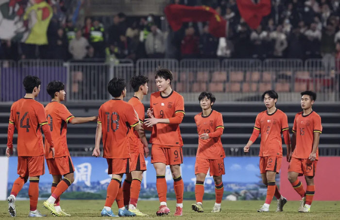 골골골골골골골골골골골골골...쉴 새 없이 터지는 中 역대 최강 공격력, …