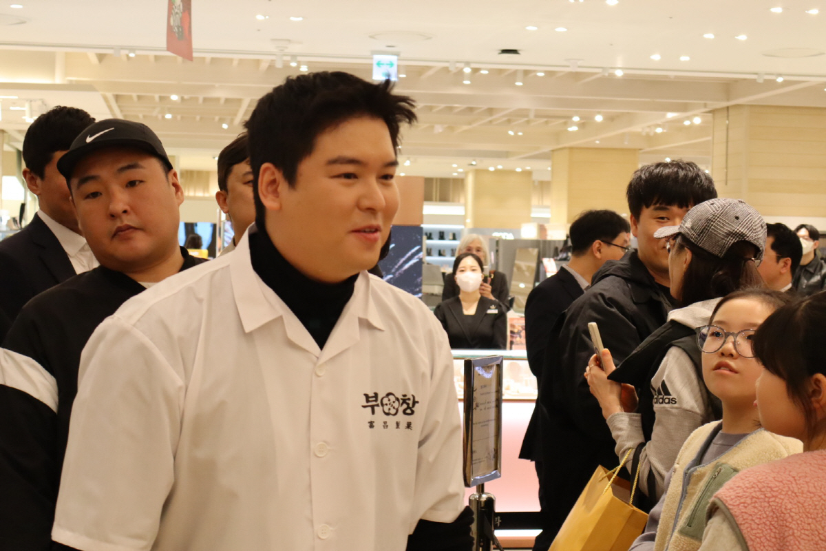 ‘조혜원♥’ 이장우, 신혼여행도 미루고 부산 직행…‘호두 부케’ 열기 그…