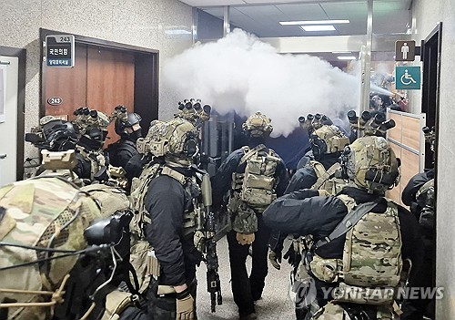 [계엄사태 1년] ④ 軍 '트라우마' 여전…대대적 인적 쇄신중