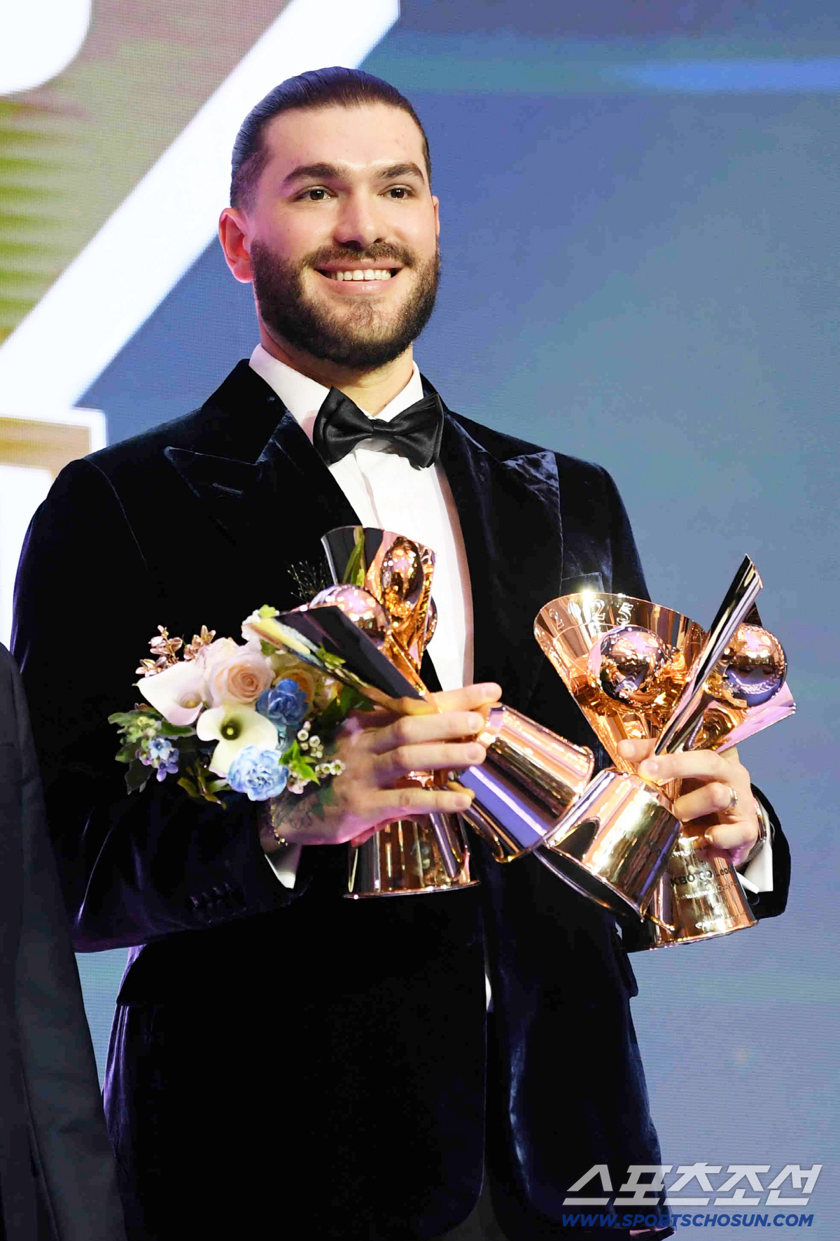 '모든 일정 취소 → 아내&딸 두고 나홀로 30일 출국' 폰세, 메이저리…