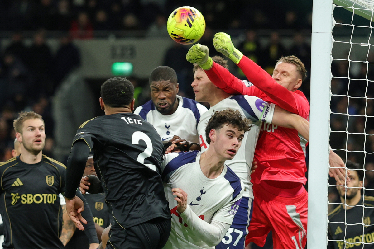 "자기야, 영국 떠나면 안돼?" 세계 최고 EPL의 굴욕...가족들 마음…