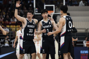'최악의 상황→베스트 시나리오' 전희철 임시 감독의 男 농구대표팀, 'FIBA 새 기록' 이현중 펄펄→12년 만의 中 2연승 도전