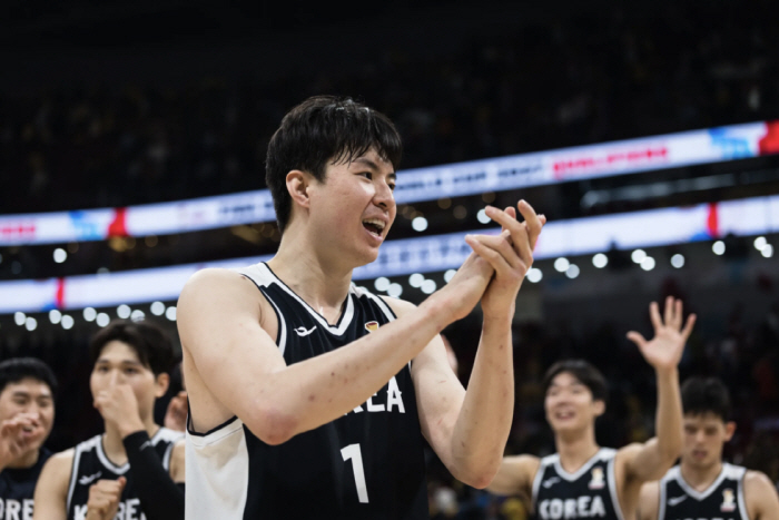 '최악의 상황→베스트 시나리오' 전희철 임시 감독의 男 농구대표팀, 'F…