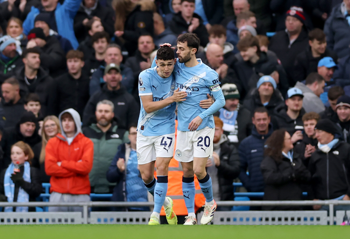 "맨시티 가짜 부상 '쇼' 하지마" 쓰러진 돈나룸마, 리즈 분노 폭발…태…