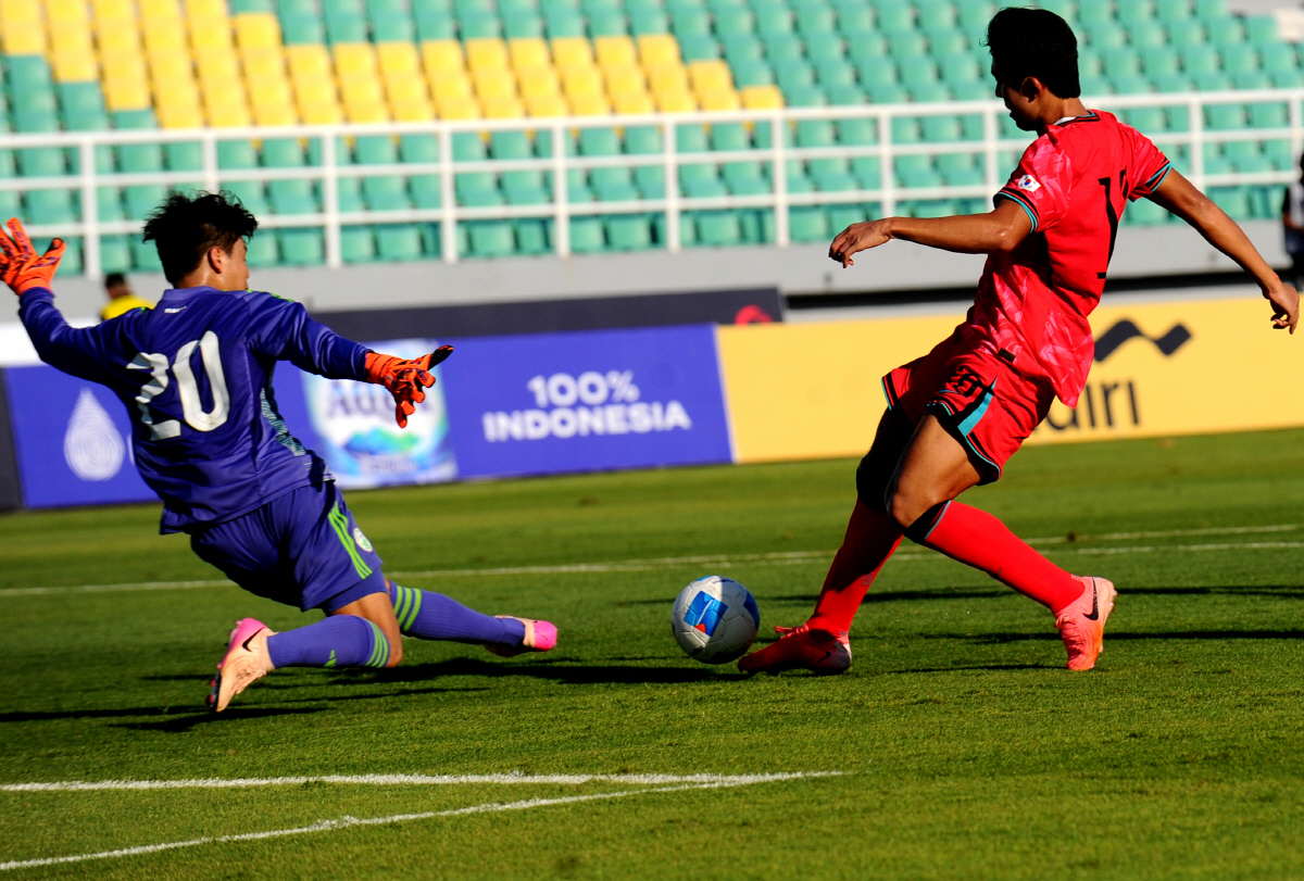 "레반도프스키 소속사랑 계약했대!" 19세 초신성 새 소식에 난리난 中,…