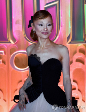 “네 얼굴 끔찍해”..외모 평가에 시달린 팝스타, 충격 고백