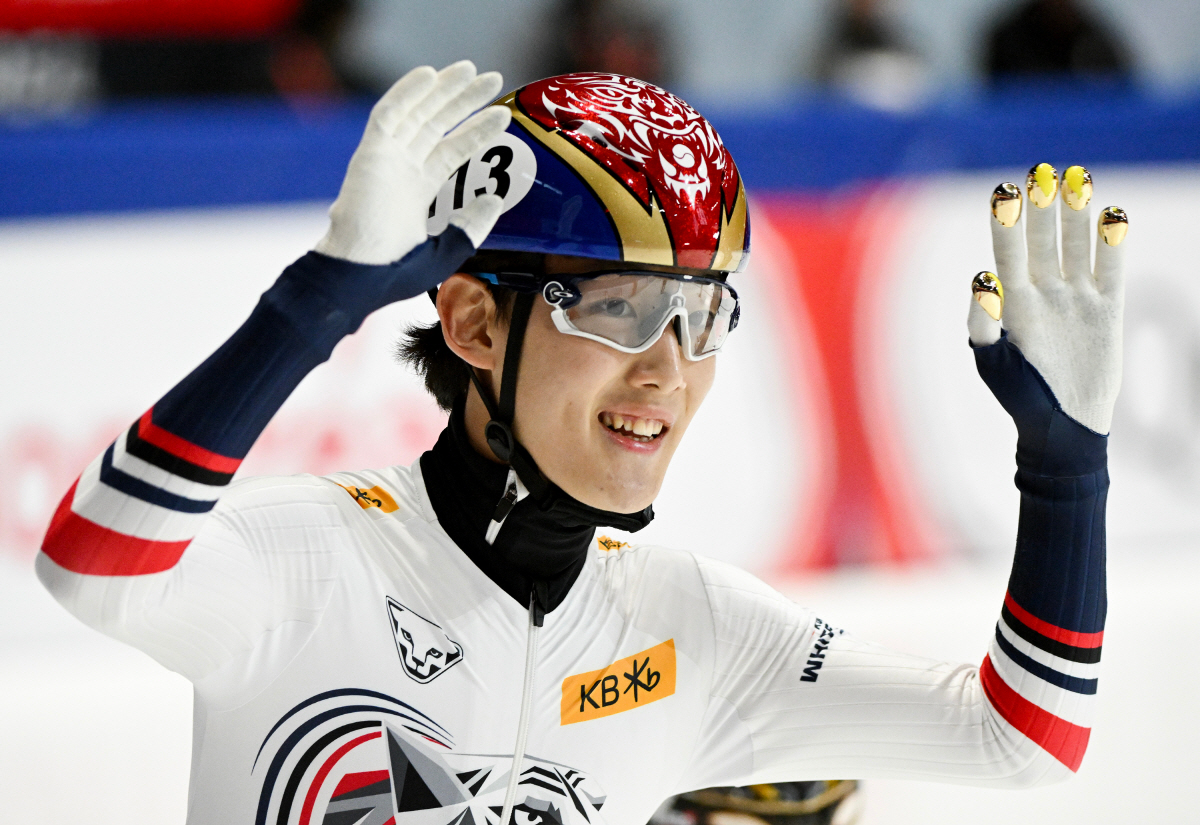 韓 쇼트트랙 '밀라노 적신호' 켜졌다! '괴력의 단풍국' 폭풍 질주...…