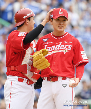 '일생일대 대박 찬스' PS 호투 → 국대 깜짝 발탁, 감독은 무려 2선발을 생각한다