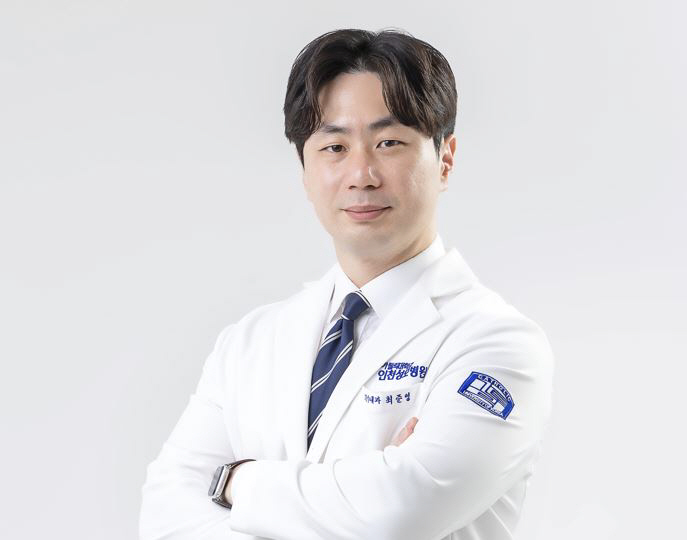 계단 오를 때 숨차고 옷 입을 때 호흡 불편…찬바람에 'COPD' 환자 …