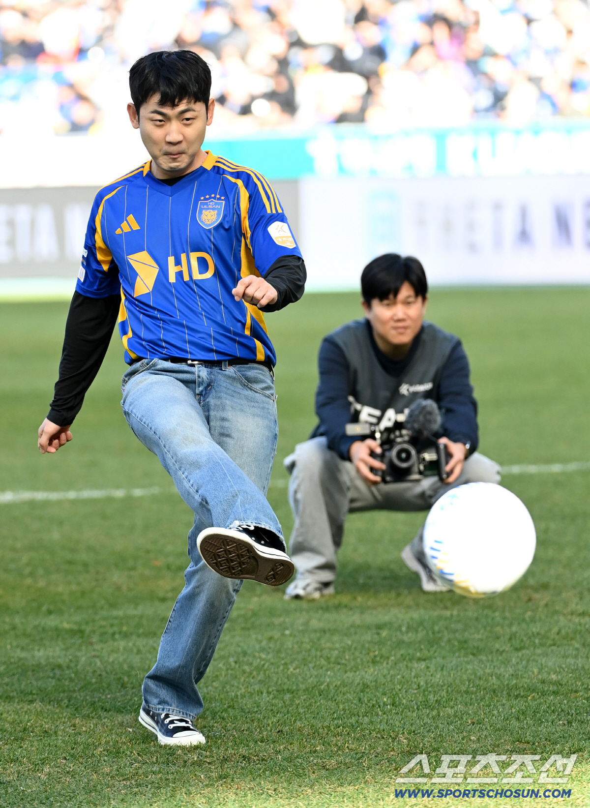 [포토] 피식대학 김민수, 울산 승리 기원 시축!