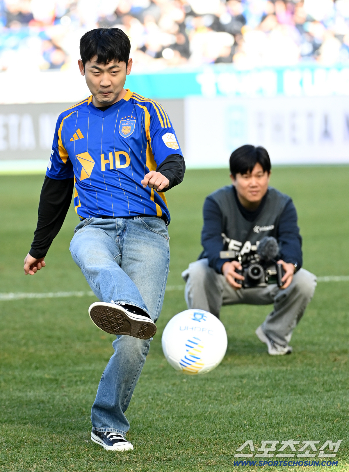 [포토] 피식대학 김민수, 울산 유니폼 입고 시축!