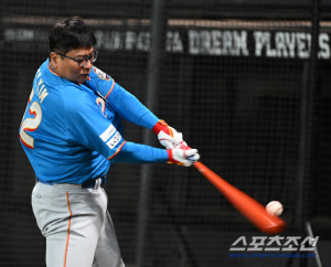 한일 드림 플레이어즈 게임에서 뭉친 '절친' 이대호-김태균 